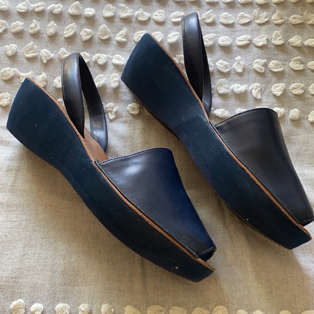 Kenneth Cole Reaction leather sling back wedges.Dark blue. Brand new never worn. - Picture 3 of 7